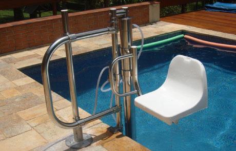 Venta, instalación y reparacion de elevadores de piscina  en Badajoz, Cáceres, Huelva y Sevilla